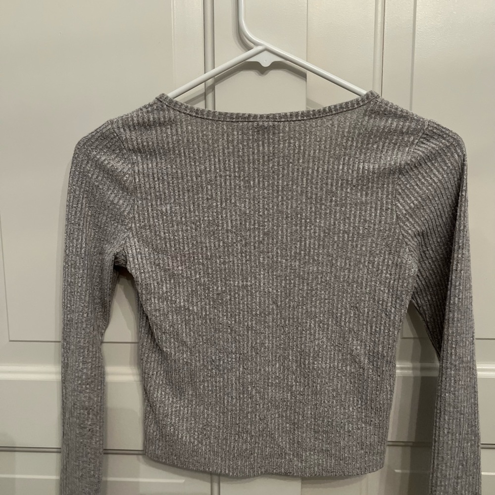 Cozy ribbed grey cropped top